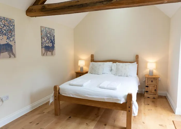Lovely 1-Bed Suite & Bathroom In Converted Barn Near Newark Show-Ground