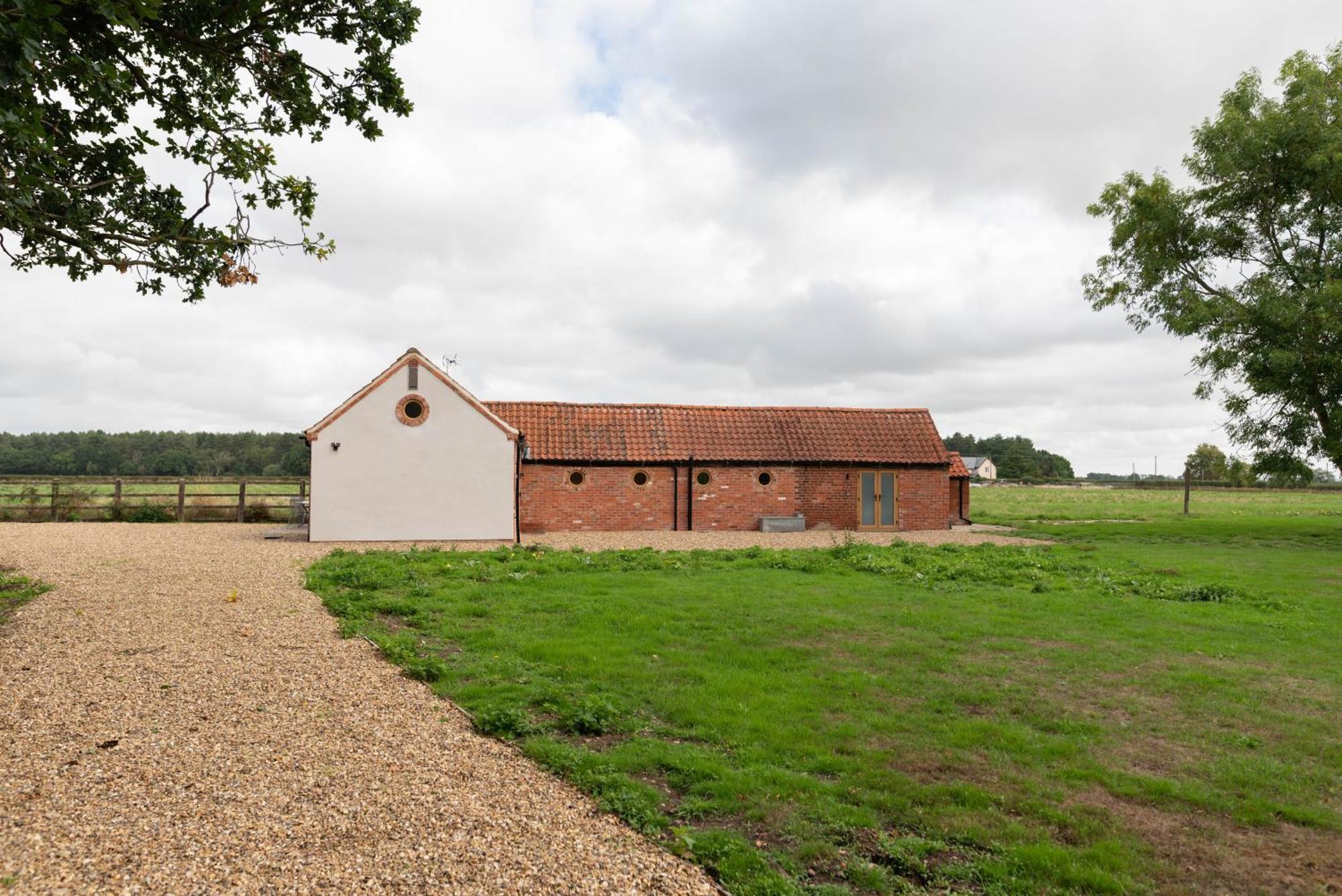 Lovely 1-bed & Bathroom In Converted Barn Near Newark Show-ground Stapleford (Lincolnshire)